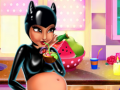 Peli Catwoman Pregnant